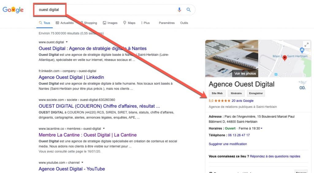 Exemple d'une page de résultats Google pour une recherche sur une marque, où les avis s'affichent à droite.